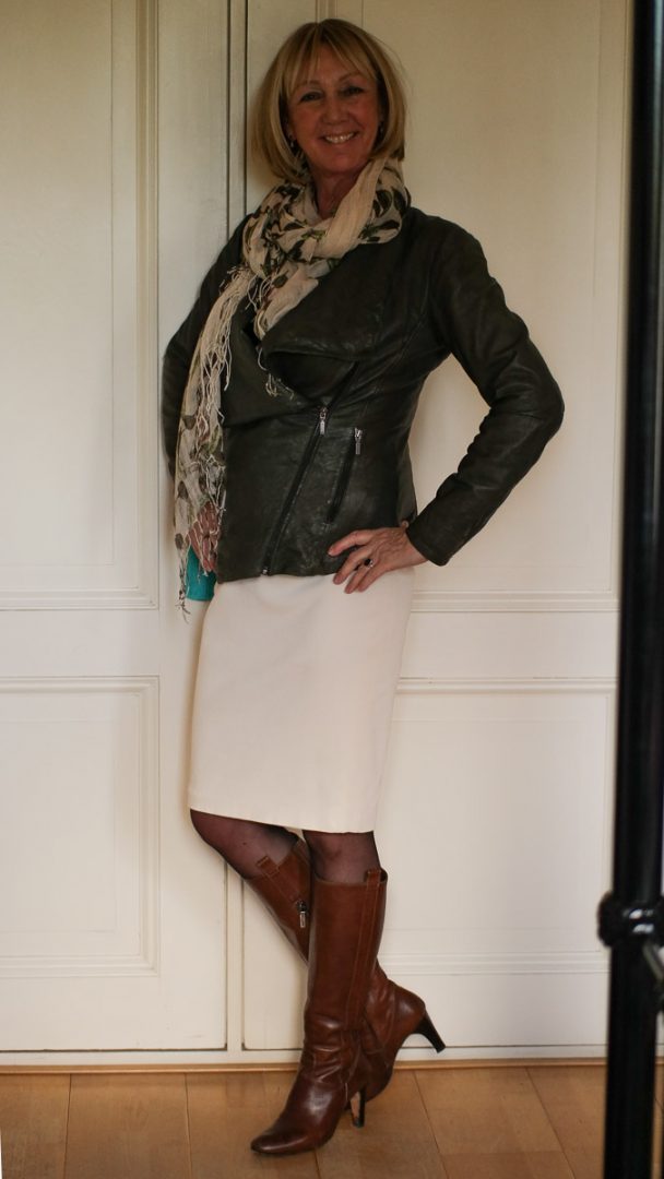 Pencil skirt styling