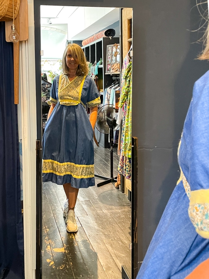 Katrien trying on a blue dress at Lionheart Vintage in Leiden