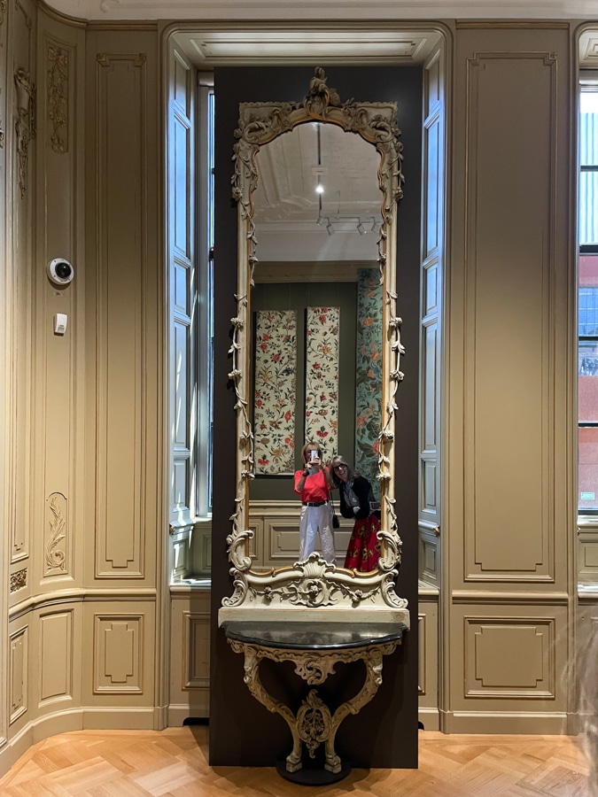 Mirror in Museum De Lakenhal Leiden