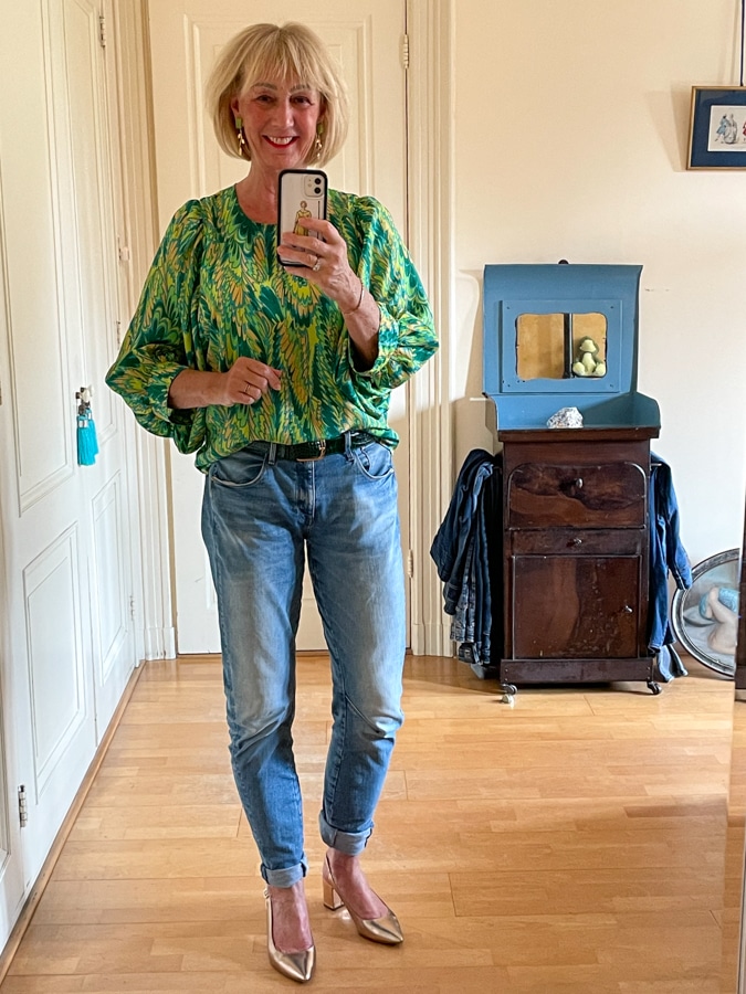 Green and yellow blouse on boyfriend jeans