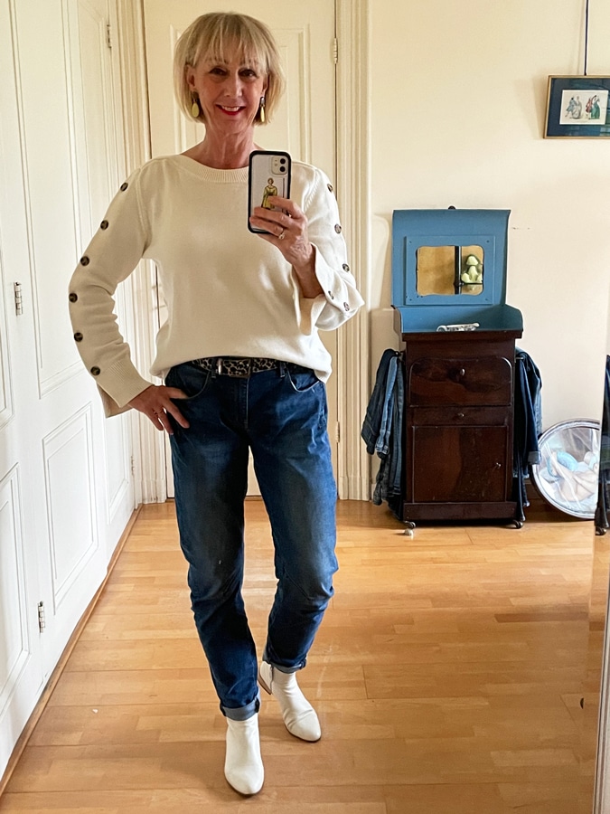 Outfit Friday with cream jumper