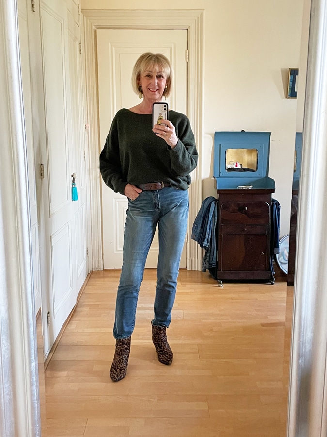 Jeans outfit with grey green jumper
