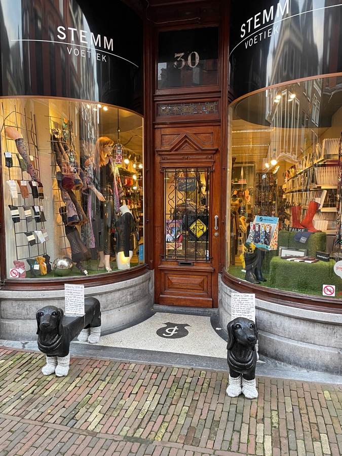Shop window of Stemm Voetiek