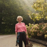 Wide brown trousers with a pink jumper