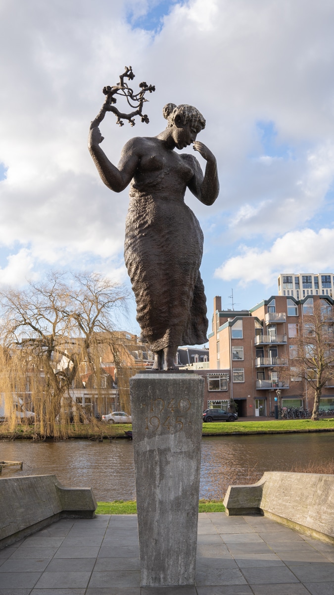 Statue in Leiden in memory of World War II