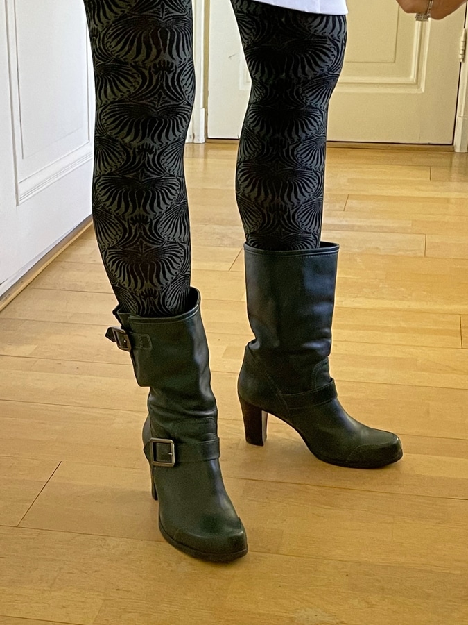 Green boots and tights