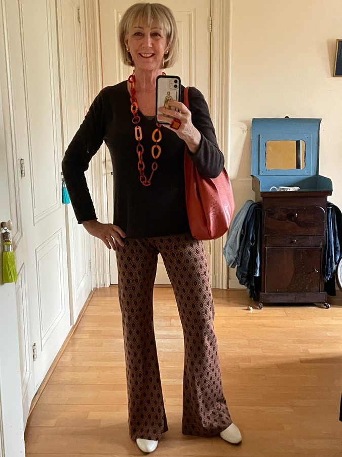 Outfit with patterned trousers