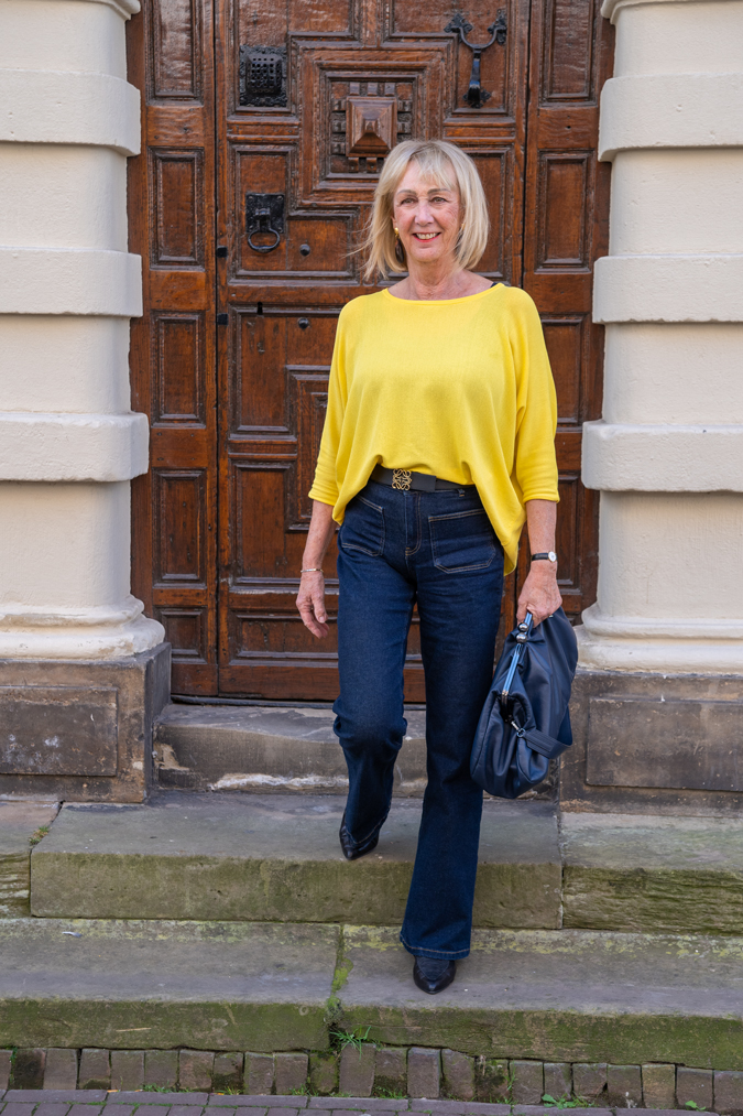 Flared jeans with a yellow top