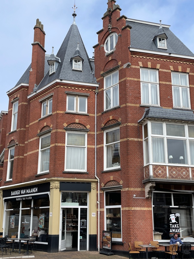 House and bakery in The Hague