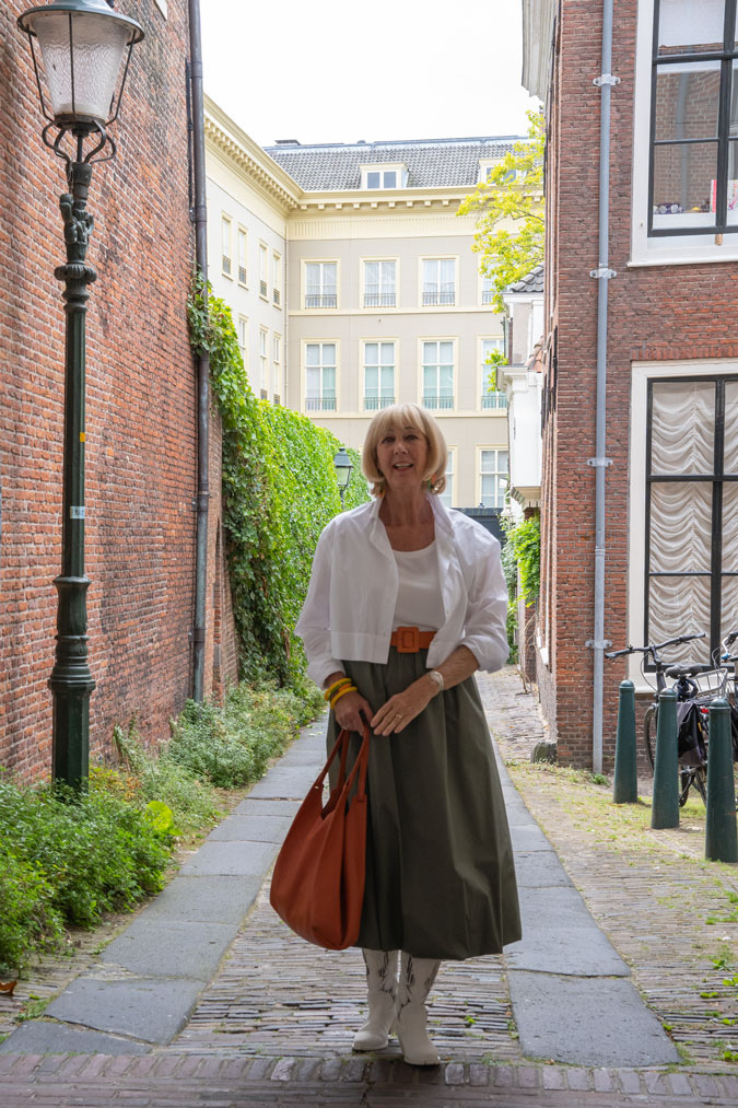 Green balloon skirt with a white jacket