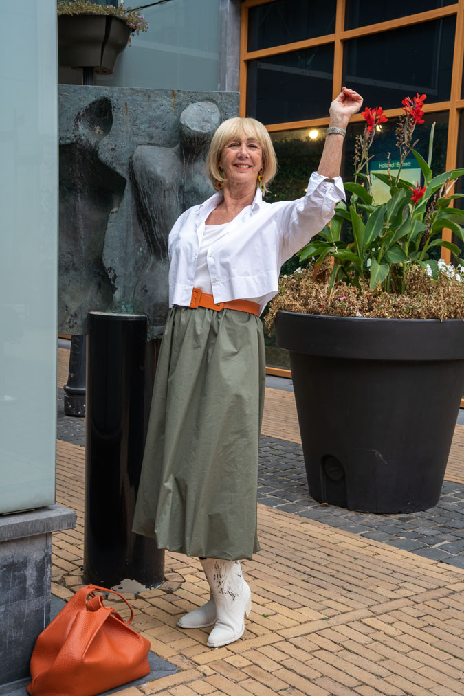 Green balloon skirt with a white jacket