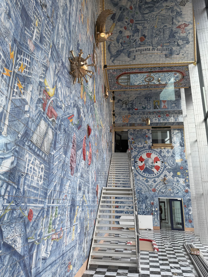 Huis van Delft (House of Delft). Stunning tile mural art