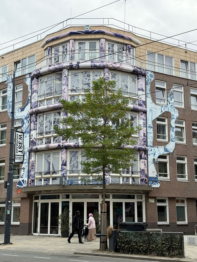 Delft blue teapot mural