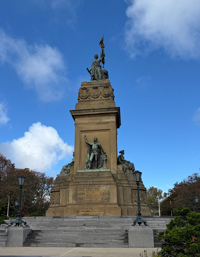 Statue Prins Willem Frederik, Prins van Oranje