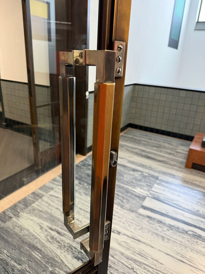 Door handle building Kunstmuseum The Hague