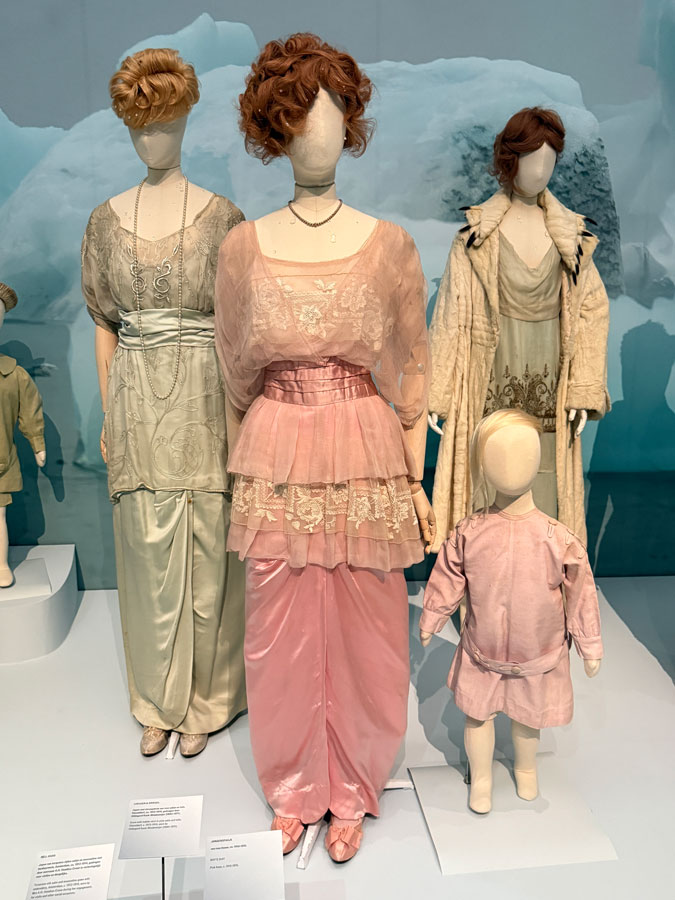 Gown with hobble skirt