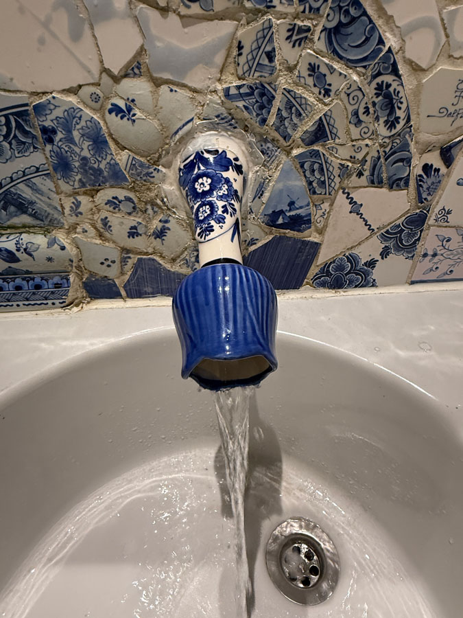 Delft blue tap in the shape of a tulip