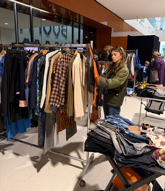 Second-hand pop-up sale