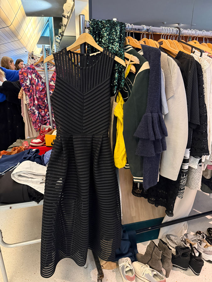 Second-hand pop-up sale