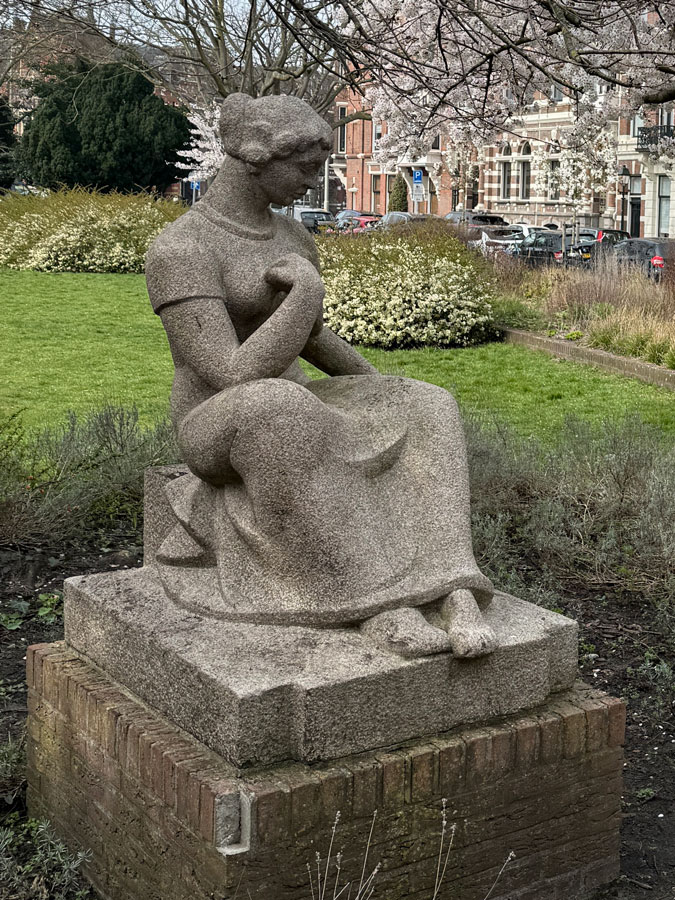 Statue and blossom in the park