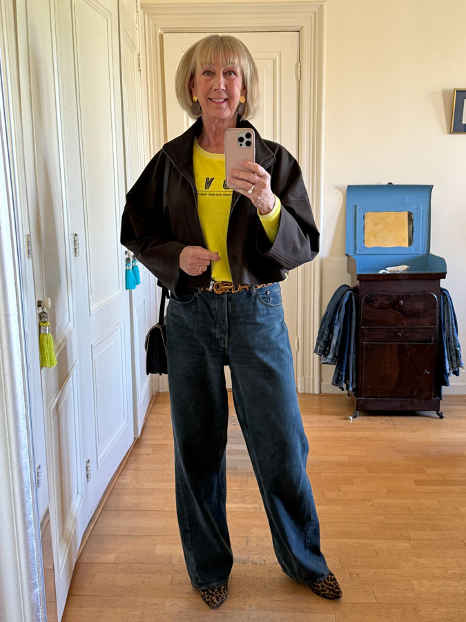 Outfit brown and yellow