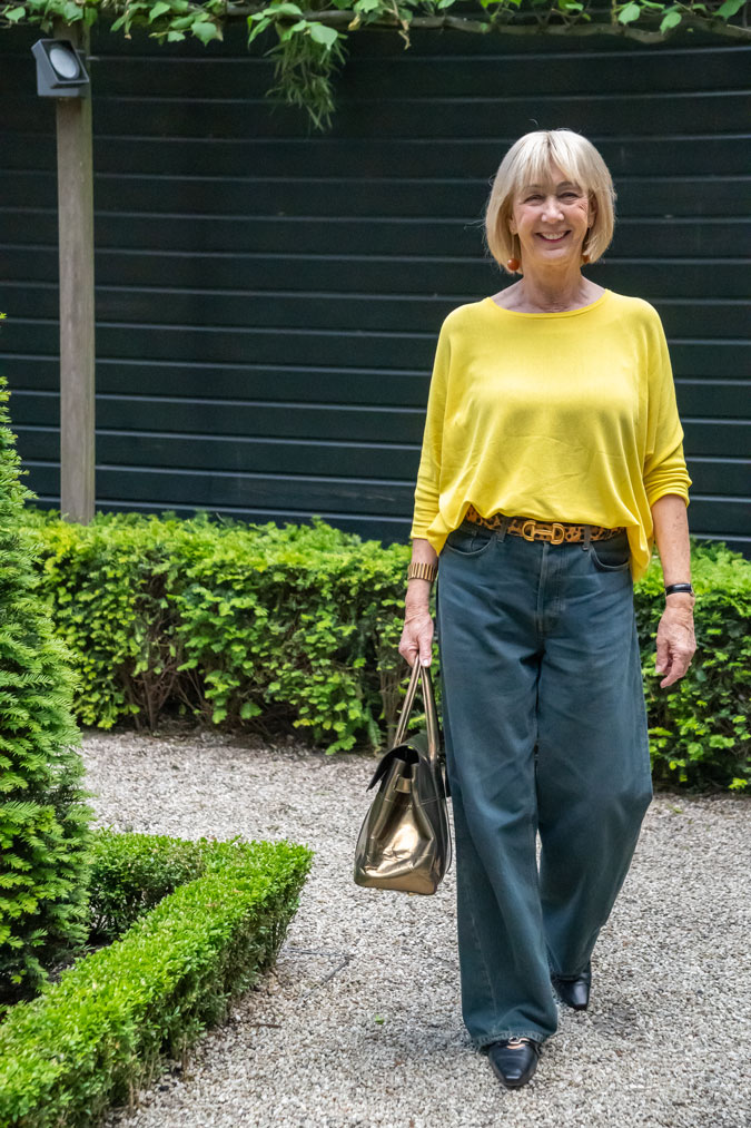 Jeans outfit with black shoes