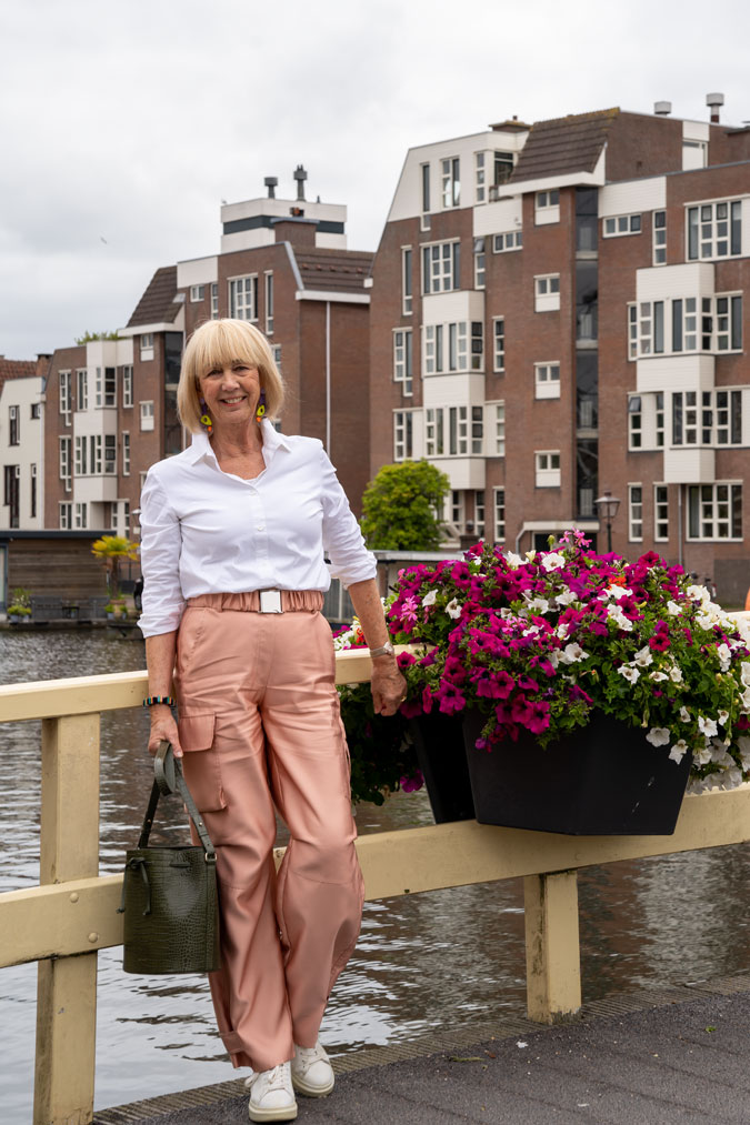 Pink cargo trousers with a white shirt