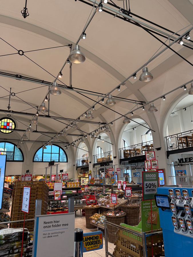 Supermarket in a previous sport complex of 1896-1897