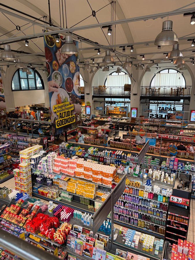 Supermarket in a previous sport complex of 1896-1897