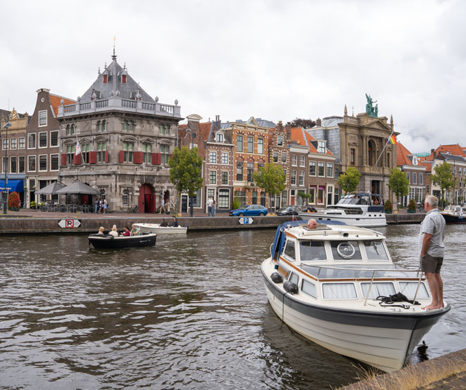 Spaarne canal and 'The Waag'