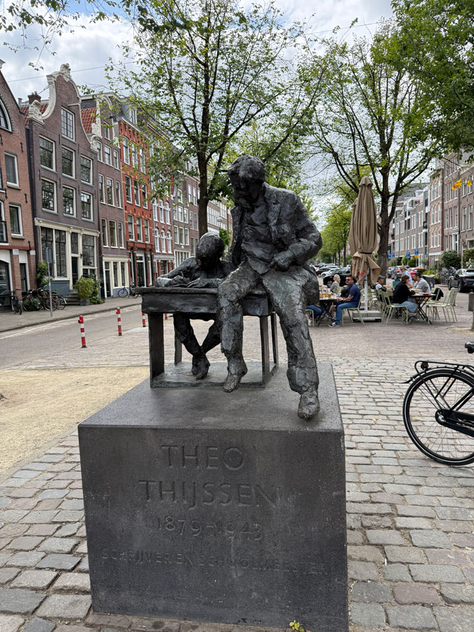 Statue of Theo Thijssen