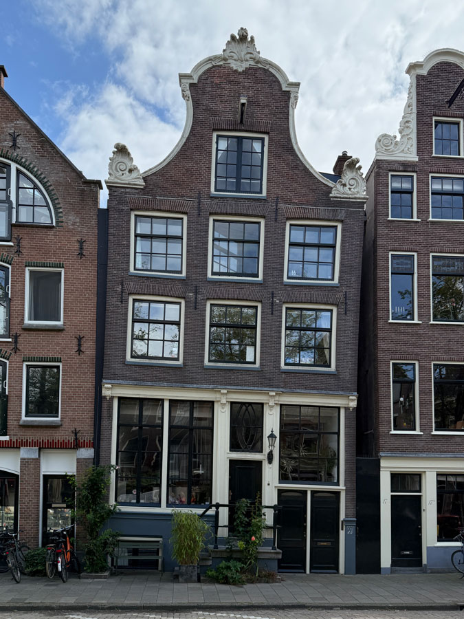 slanted house in Amsterdam