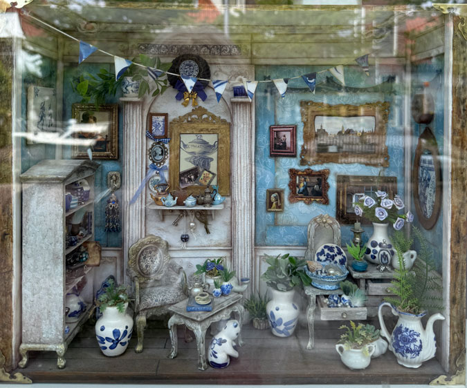 Delft blue diorama