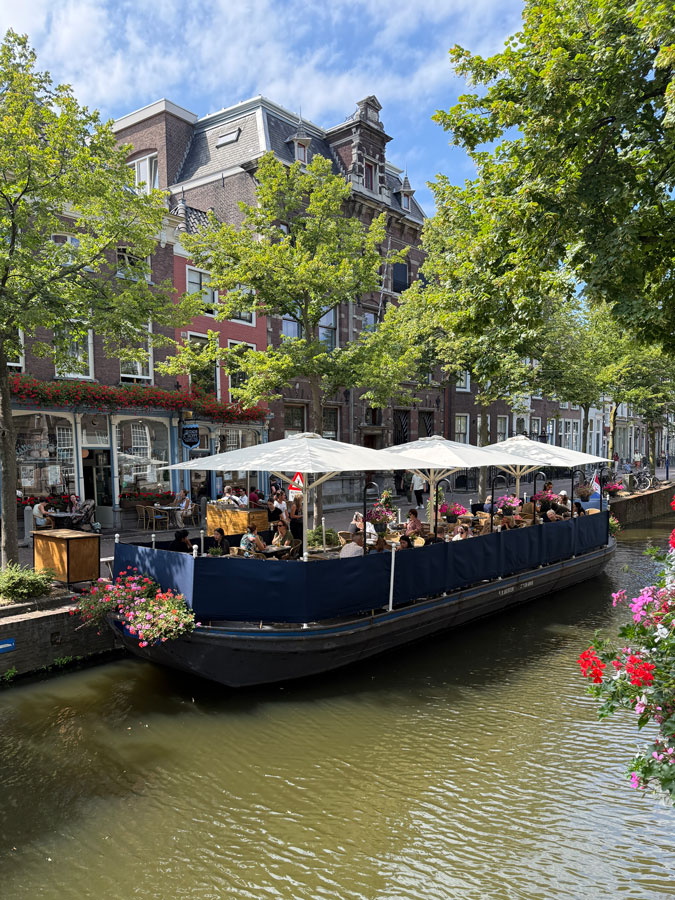 Restaurant terrace on a boat in Delft
