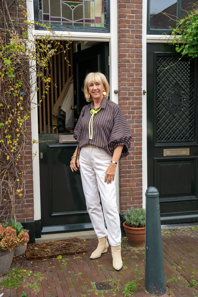Brown blouse with puffy sleeves