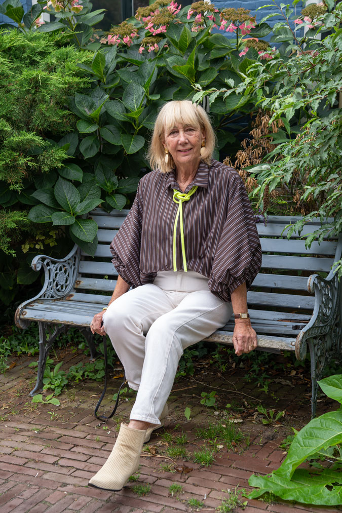 Brown blouse with puffy sleeves