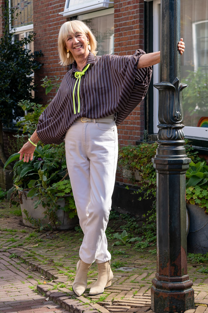 Brown blouse with puffy sleeves