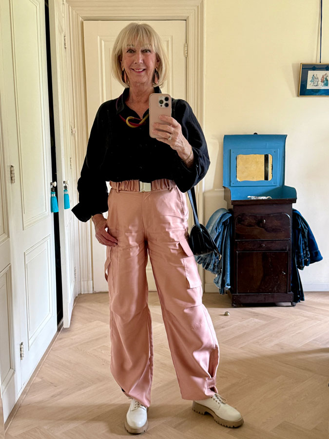 Pink trousers with a black shirt