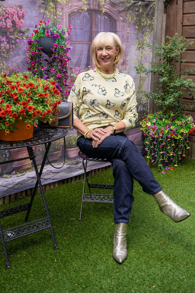 Pale yellow jumper with dark blue jeans