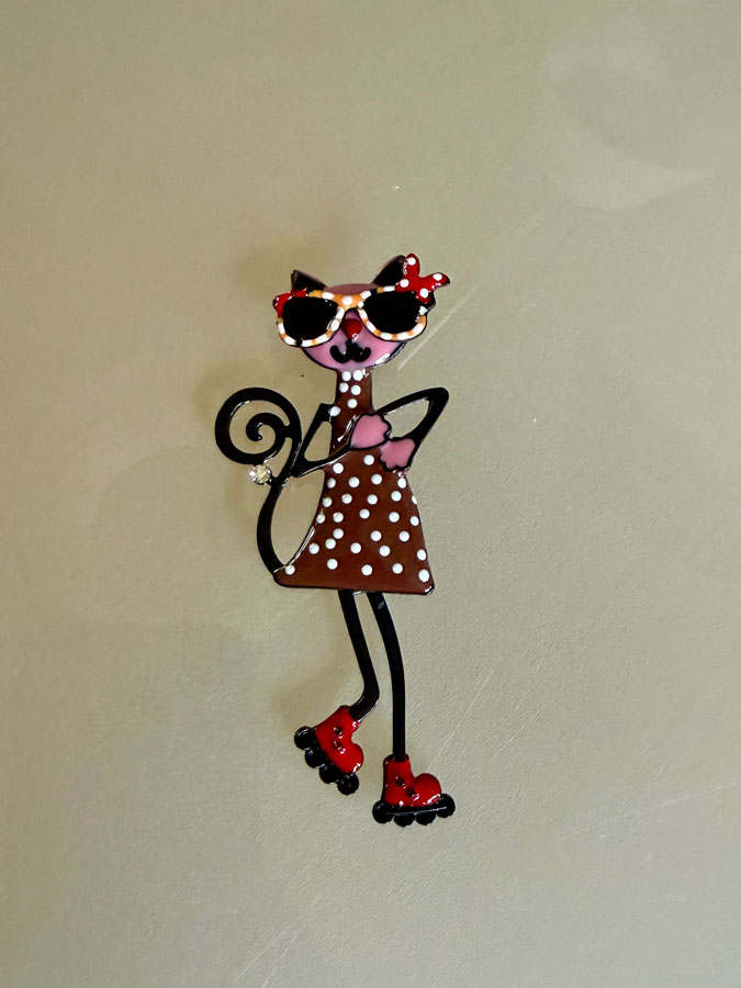 Cat brooch